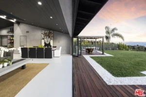 Bifold door in Malibu